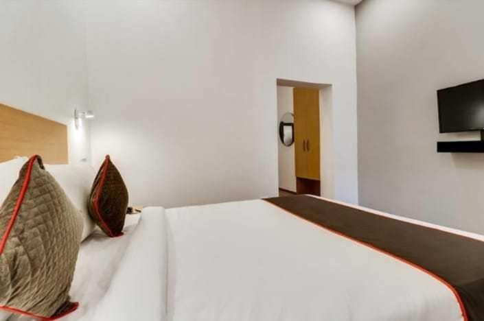 Oyo Shree Balaji Tower Hotel โบปาล ภายนอก รูปภาพ